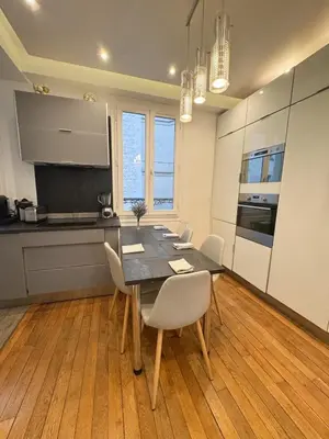 Cuisine ou kitchenette dans l'établissement Celine 27 Le reflet du Rocher, Appart à deux pas de l'Arc