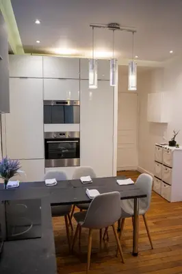 Cuisine ou kitchenette dans l'établissement Celine 27 Le reflet du Rocher, Appart à deux pas de l'Arc