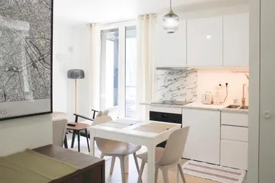 Cuisine ou kitchenette dans l'établissement Appartement lumineux à Asnières-sur-Seine