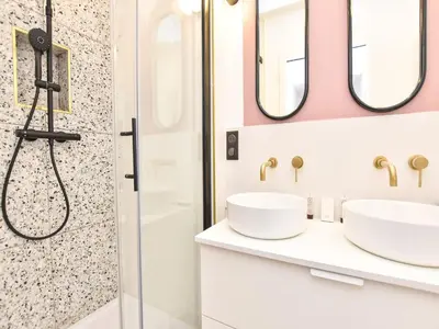 Salle de bains dans l'établissement Charming and cosy flat next to the Eiffel Tower