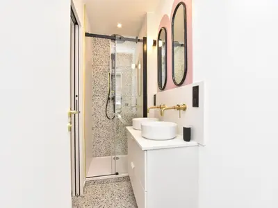 Salle de bains dans l'établissement Charming and cosy flat next to the Eiffel Tower