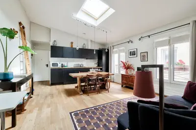 Cuisine ou kitchenette dans l'établissement Stunning Parisian 1BR Flat 5 min from Montmartre
