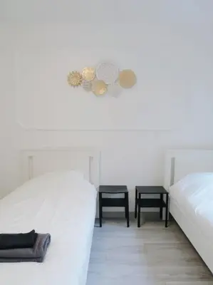 Un ou plusieurs lits dans un hébergement de l'établissement Opéra de Paris-6 Min Walk-Modern Apt 4 sleepe