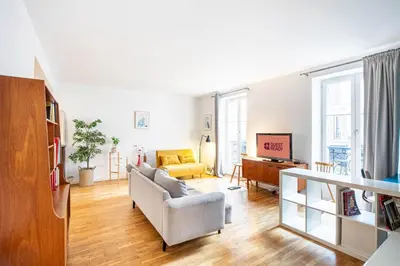 Coin salon dans l'établissement GuestReady - Bright stay for six near Montmartre.
