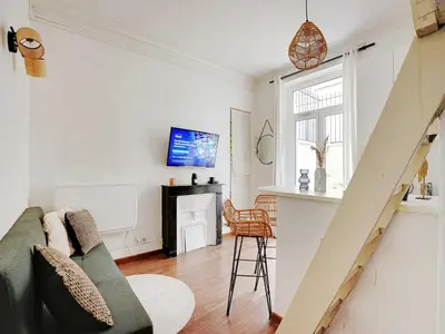 Télévision ou salle de divertissement dans l'établissement Charming Studio 1BR-2P - Batignolles