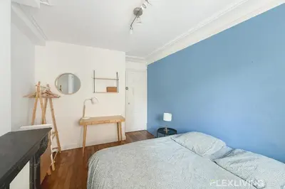 Un ou plusieurs lits dans un hébergement de l'établissement Charming 2-Bedroom Apartment in Paris 5