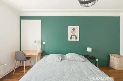 Un ou plusieurs lits dans un hébergement de l'établissement Charming Room in shared 2-Bedroom Apartment in Paris 5
