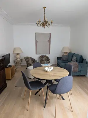 Coin salon dans l'établissement Appartement Paris Champs-Elysées
