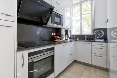 Cuisine ou kitchenette dans l'établissement Suite Michel Ange, Charme au coeur du 16ème arr