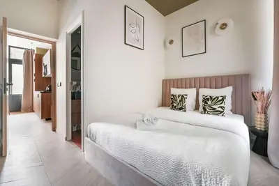 Un ou plusieurs lits dans un hébergement de l'établissement Comfortable 1-bedroom 4P apartment - Voltaire