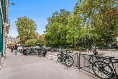 Vélo sur le terrain de l'établissement Comfortable 1-bedroom 4P apartment - Voltaire ou dans les environs