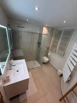 Salle de bains dans l'établissement Appartement Montparnasse chic&moderne
