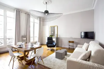 Coin salon dans l'établissement Habitat Parisien - 1BR-1BA - Galeries Lafayette
