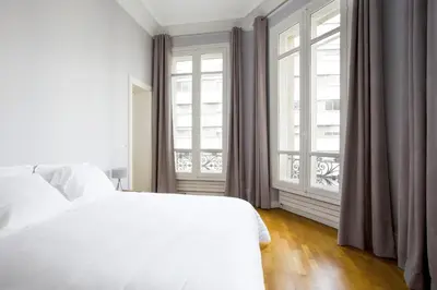 Un ou plusieurs lits dans un hébergement de l'établissement Habitat Parisien - 1BR-1BA - Galeries Lafayette