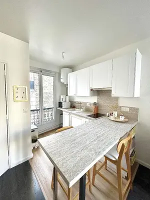 Cuisine ou kitchenette dans l'établissement Elegant Studio au coeur du 11eme arrondissement