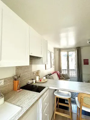 Cuisine ou kitchenette dans l'établissement Elegant Studio au coeur du 11eme arrondissement