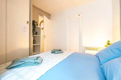 Un ou plusieurs lits dans un hébergement de l'établissement 4 Guests Flat - Place Monge
