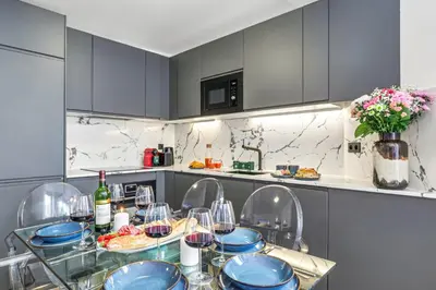 Cuisine ou kitchenette dans l'établissement Lavie Maison jacuzzi Saint Germain