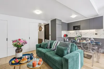 Cuisine ou kitchenette dans l'établissement Lavie Maison jacuzzi Saint Germain