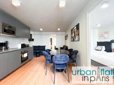 Cuisine ou kitchenette dans l'établissement UrbanFlat 03 - 4 Bedroom Apartment in Center of Paris