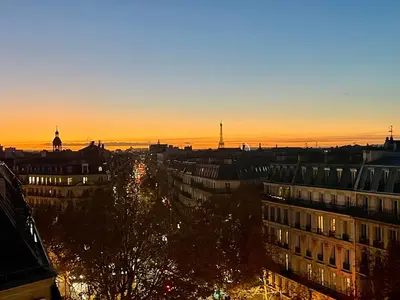 Lever ou coucher de soleil vu de le séjour chez l'habitant ou à proximité