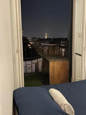 Un ou plusieurs lits dans un hébergement de l'établissement Eiffel Tower View Apartment