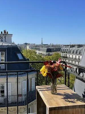 Balcon ou terrasse dans l'établissement Eiffel Tower View Apartment