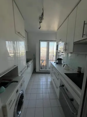 Cuisine ou kitchenette dans l'établissement Eiffel Tower View Apartment