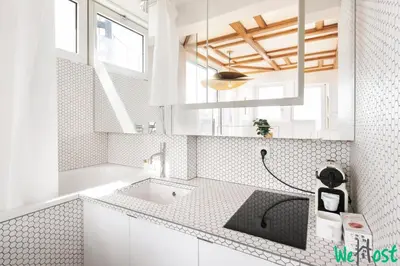 Salle de bains dans l'établissement Raspail 6 - LB - Studio with Eiffel Tower view in heart of 7e arrondissement
