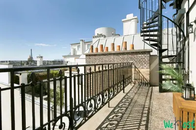 Balcon ou terrasse dans l'établissement Raspail 6 - LB - Studio with Eiffel Tower view in heart of 7e arrondissement