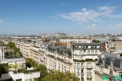 Vue générale sur Paris ou vue de la ville depuis l'appartement