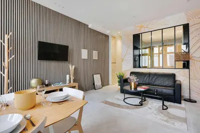 Télévision ou salle de divertissement dans l'établissement Modern flat - 1 bedroom 4 people - Montmartre