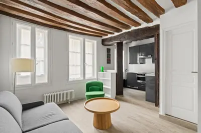 Coin salon dans l'établissement Appartement Typiquement Parisien