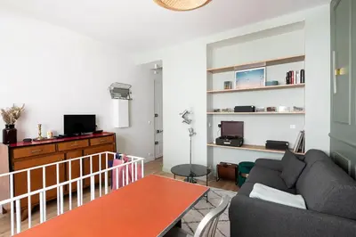 Télévision ou salle de divertissement dans l'établissement Studio in Montmartre
