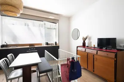Télévision ou salle de divertissement dans l'établissement Studio in Montmartre
