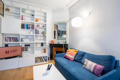 Bibliothèque dans l'appartement