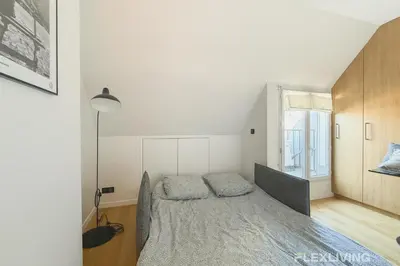 Un ou plusieurs lits dans un hébergement de l'établissement Charming Studio in the Heart of Paris 8th