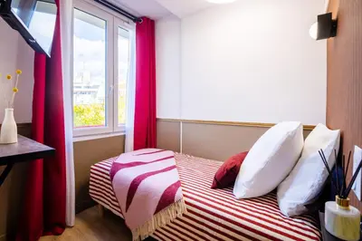 Un ou plusieurs lits dans un hébergement de l'établissement ARK Hôtel Paris Boulogne