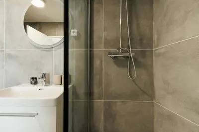 Salle de bains dans l'établissement Charmant 2 chambres avec terrasse à Boulogne
