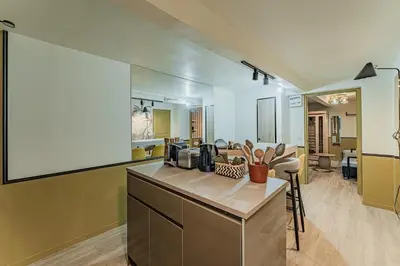 Cuisine ou kitchenette dans l'établissement Cozy flat with Jacuzzi 2bdr 2WC