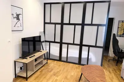 Télévision ou salle de divertissement dans l'établissement Champs de Mars - Ecole Militaire 1ch by B'Your Home