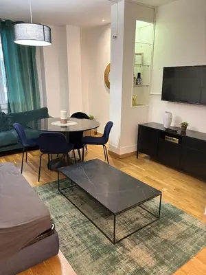 Télévision ou salle de divertissement dans l'établissement Appartement Tour Eiffel Marois