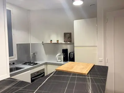 Cuisine ou kitchenette dans l'établissement Appartement Tour Eiffel Marois