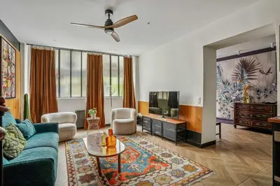 Télévision ou salle de divertissement dans l'établissement Luxury family Duplex 4 bdrs 10P - Republique