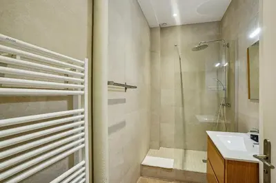 Salle de bains dans l'établissement Luxury family Duplex 4 bdrs 10P - Republique