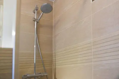 Salle de bains dans l'établissement Bright apartment for 4 in Le Kremlin-Bicêtre