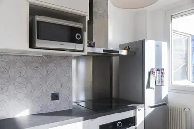 Cuisine ou kitchenette dans l'établissement Bright apartment for 4 in Le Kremlin-Bicêtre