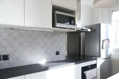 Cuisine ou kitchenette dans l'établissement Bright apartment for 4 in Le Kremlin-Bicêtre