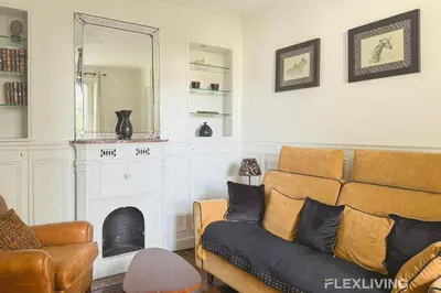 Coin salon dans l'établissement Charming - One-Bedroom Apartment in Paris 5th