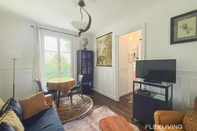 Télévision ou salle de divertissement dans l'établissement Charming - One-Bedroom Apartment in Paris 5th